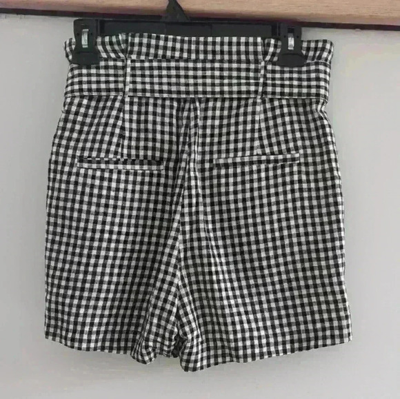 DYNAMITE | Women's Black/White Checkered High Waisted Linen Shorts - Picture 4 of 6